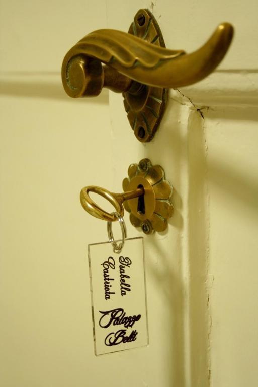 Palazzo Belli B&B เลชเช ภายนอก รูปภาพ